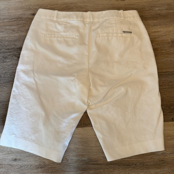 MICHAEL Michael Kors Women’s White Bermuda Shorts Size 8 - Picture 2 of 6